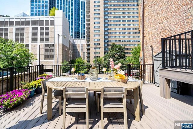 83 Montgomery Street 201, Jersey City, NJ 07302