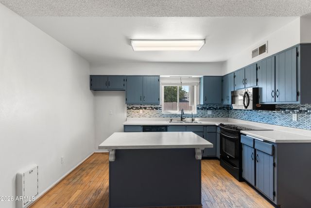 4523 W ALTADENA Avenue, Glendale, AZ 85304