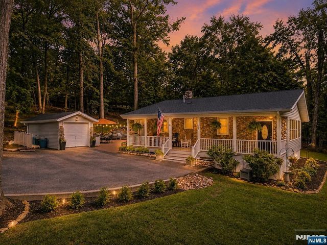 90 Highland Street, Park Ridge, NJ 07656