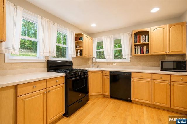90 Highland Street, Park Ridge, NJ 07656