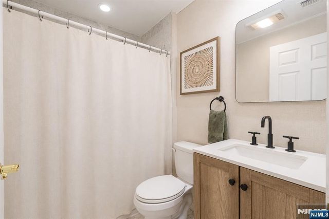 90 Highland Street, Park Ridge, NJ 07656