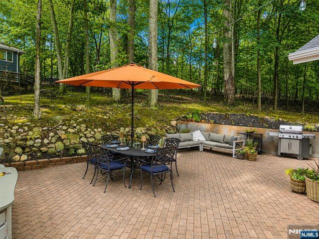 90 Highland Street, Park Ridge, NJ 07656