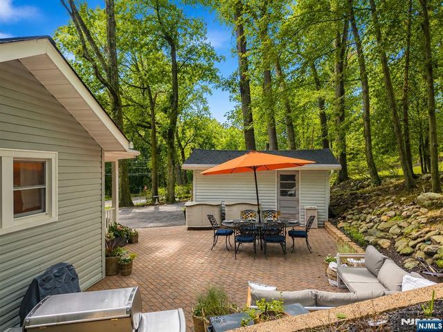 90 Highland Street, Park Ridge, NJ 07656
