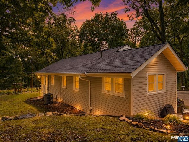 90 Highland Street, Park Ridge, NJ 07656
