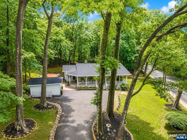 90 Highland Street, Park Ridge, NJ 07656