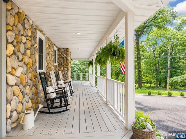 90 Highland Street, Park Ridge, NJ 07656