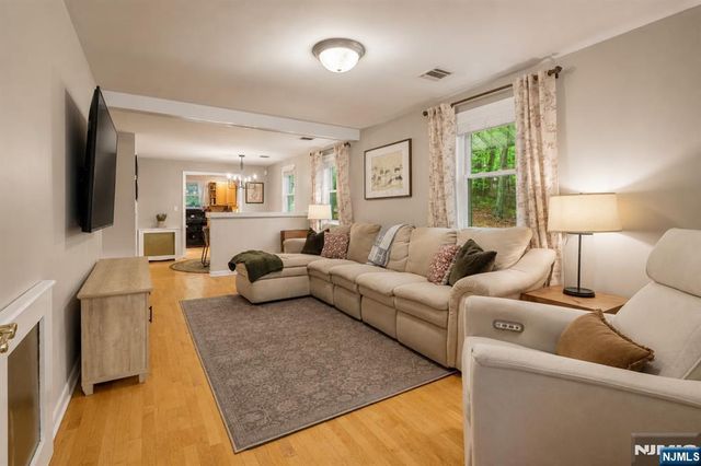 90 Highland Street, Park Ridge, NJ 07656
