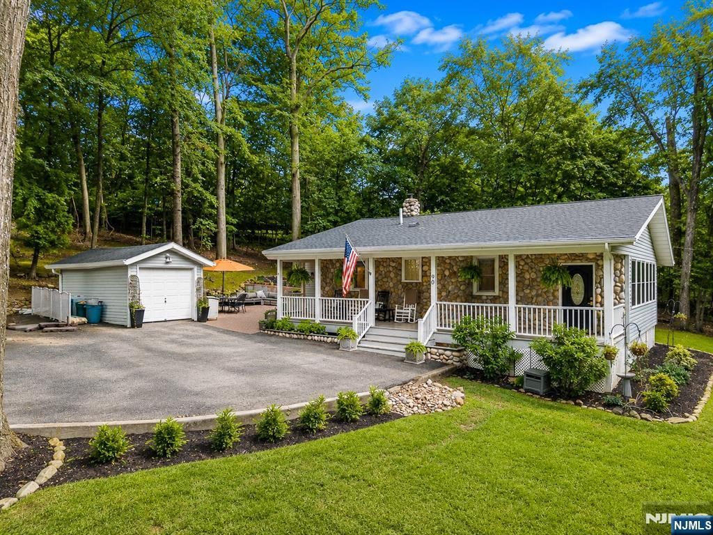 90 Highland Street, Park Ridge, NJ 07656