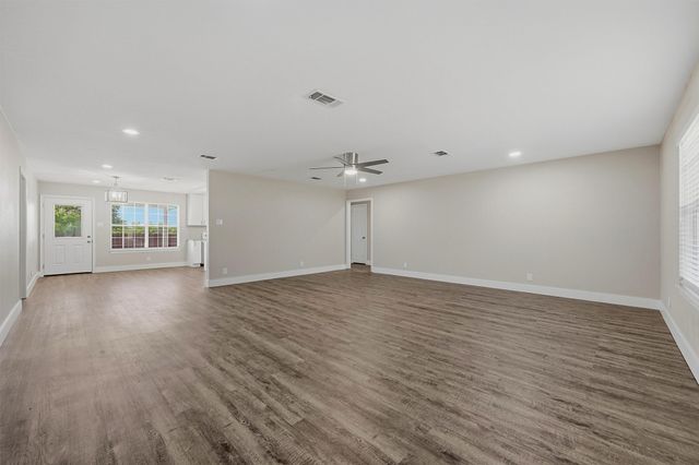 566 Mccraw Lane, Denison, TX 75021