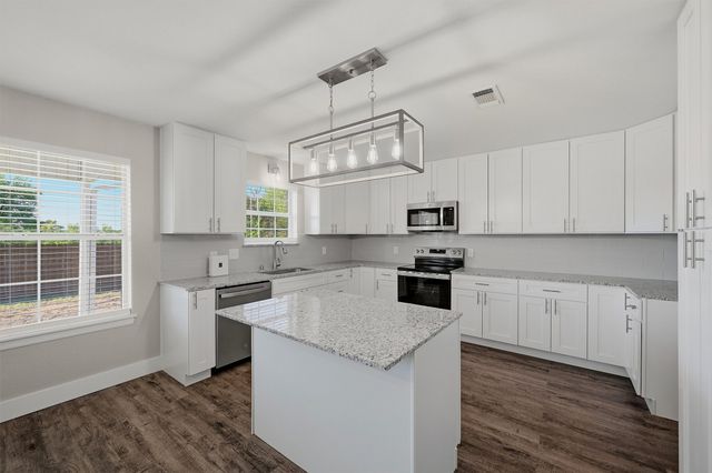 566 Mccraw Lane, Denison, TX 75021