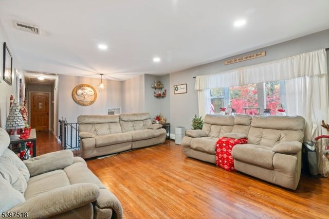 1264 Ringwood Ave, Pompton Lakes Boro, NJ 07442