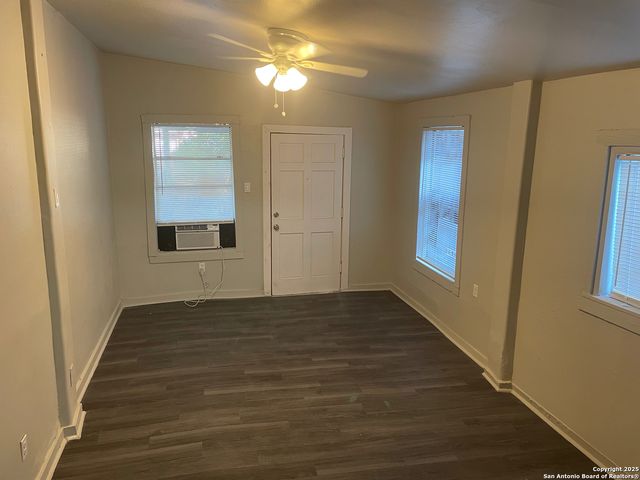 148 GIFFORD ST, San Antonio, TX 78211