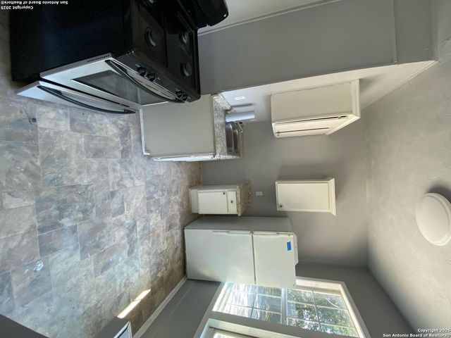 148 GIFFORD ST, San Antonio, TX 78211
