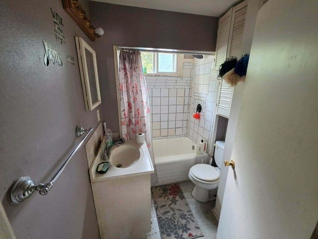 3420 Burchfield Drive, Lansing, MI 48910