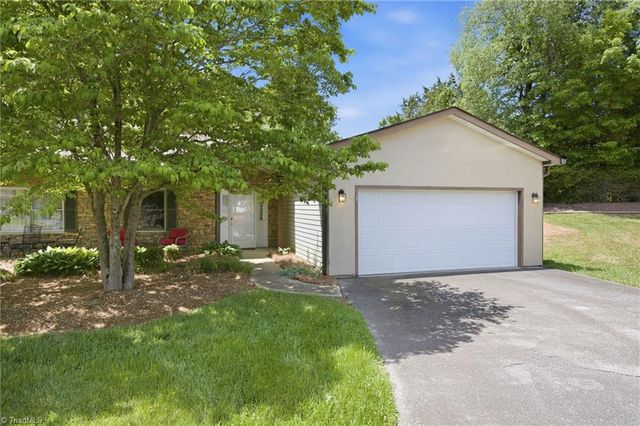1112 Eaton Place Court, Yadkinville, NC 27055