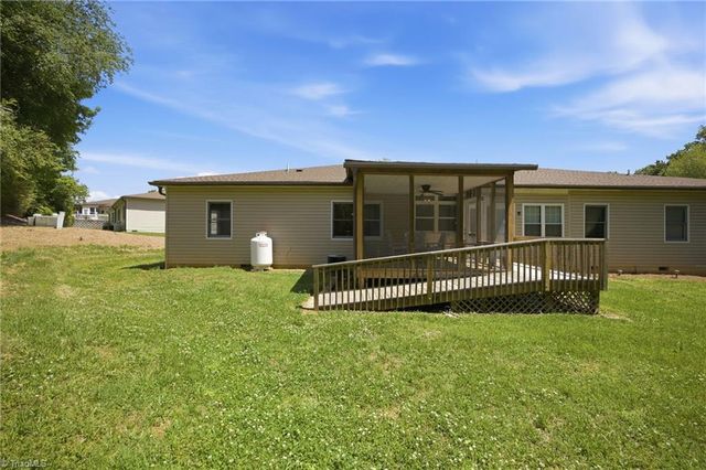 1112 Eaton Place Court, Yadkinville, NC 27055