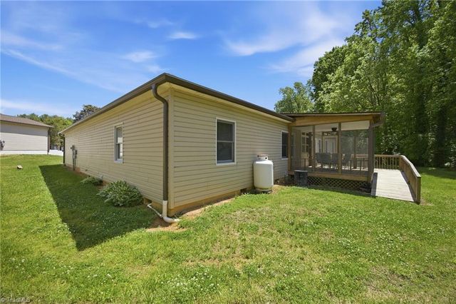 1112 Eaton Place Court, Yadkinville, NC 27055