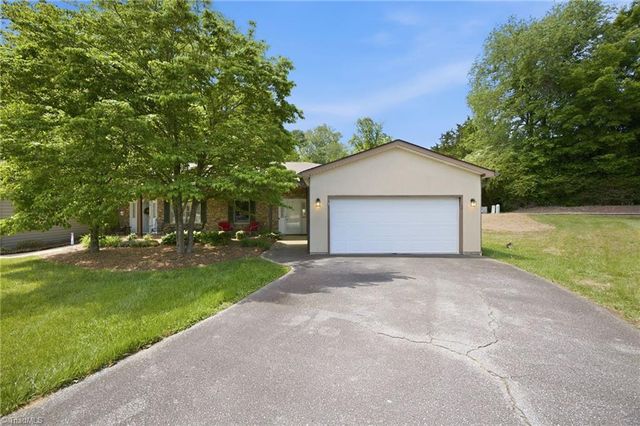 1112 Eaton Place Court, Yadkinville, NC 27055