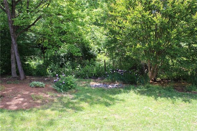 1112 Eaton Place Court, Yadkinville, NC 27055