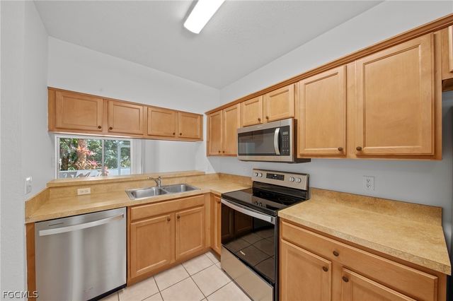 8273 Pacific Beach DR, Fort Myers, FL 33966