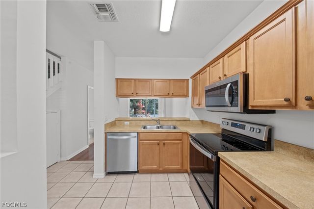 8273 Pacific Beach DR, Fort Myers, FL 33966