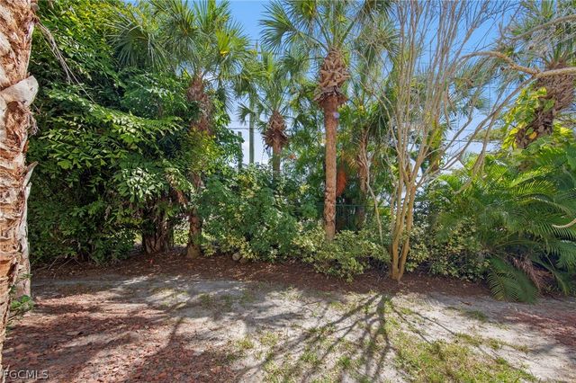 8273 Pacific Beach DR, Fort Myers, FL 33966
