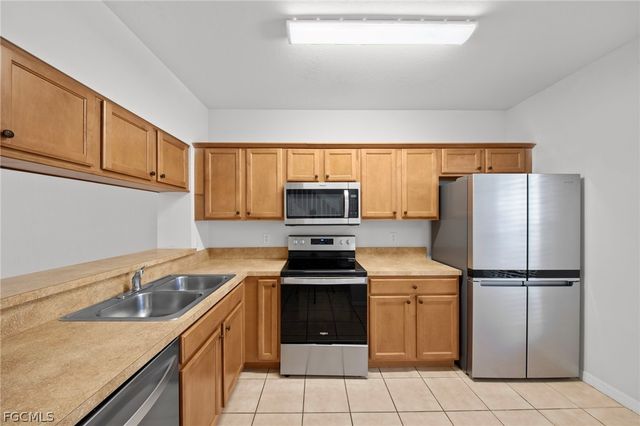 8273 Pacific Beach DR, Fort Myers, FL 33966