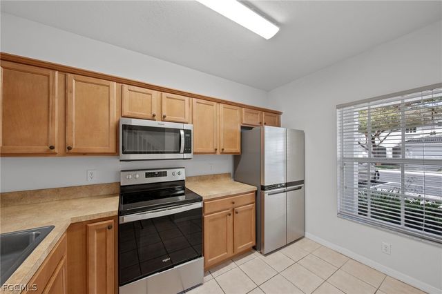 8273 Pacific Beach DR, Fort Myers, FL 33966