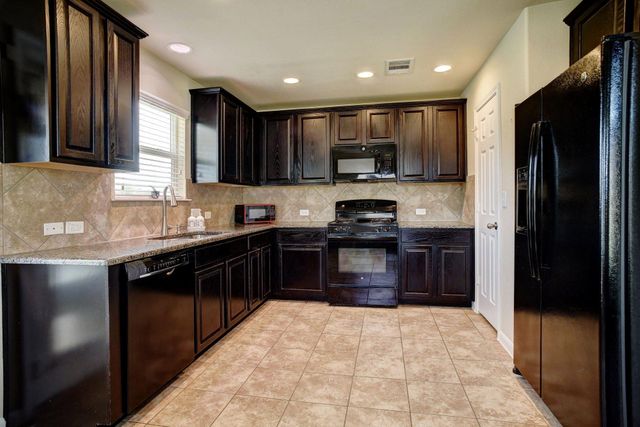 410 S Hunting Lodge LN, Bastrop, TX 78602