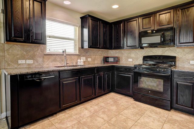 410 S Hunting Lodge LN, Bastrop, TX 78602