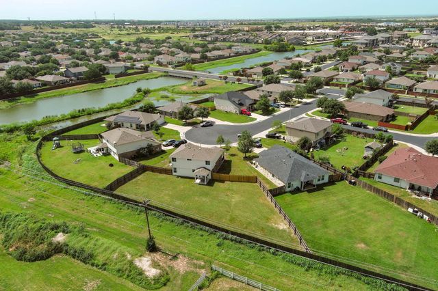 410 S Hunting Lodge LN, Bastrop, TX 78602
