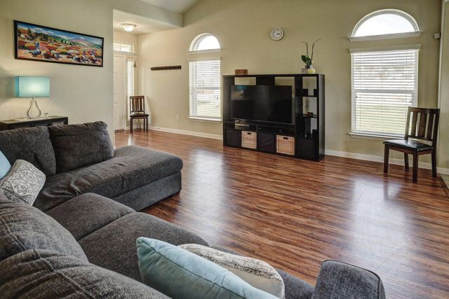 410 S Hunting Lodge LN, Bastrop, TX 78602