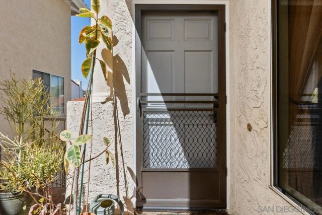 2520 Navarra Dr C, Carlsbad, CA 92009