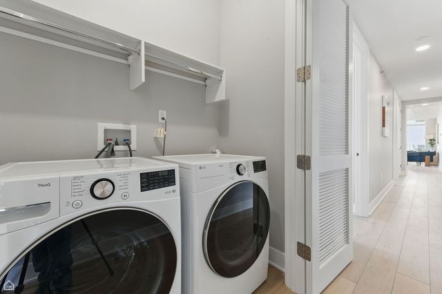 146 W Erie Street 403, Chicago, IL 60654