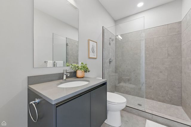 146 W Erie Street 403, Chicago, IL 60654