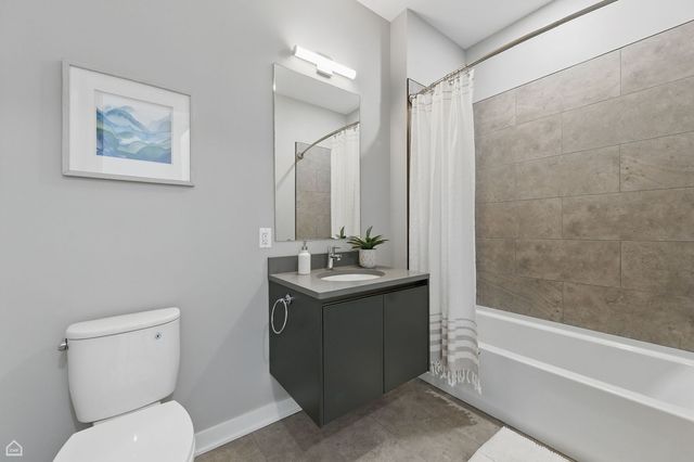 146 W Erie Street 403, Chicago, IL 60654