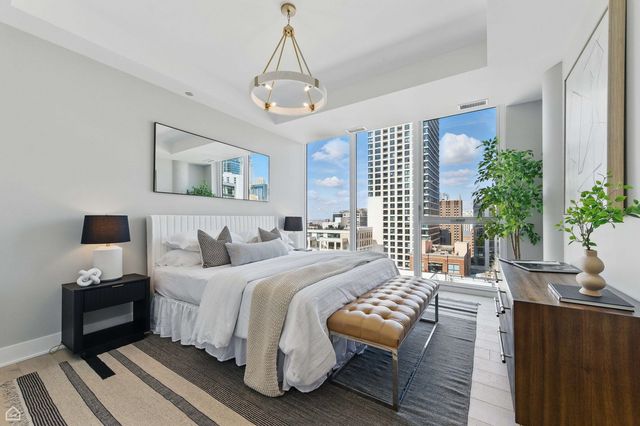 146 W Erie Street 403, Chicago, IL 60654