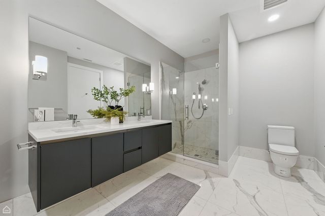 146 W Erie Street 403, Chicago, IL 60654