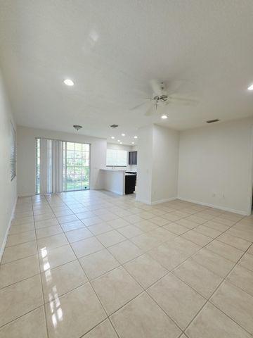 6282 S Military Trail 701, Lake Worth, FL 33463