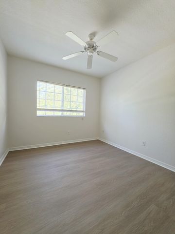 6282 S Military Trail 701, Lake Worth, FL 33463