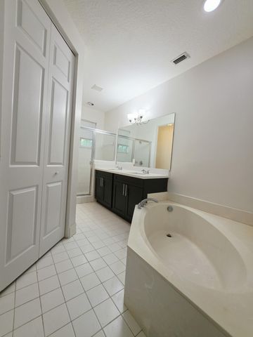6282 S Military Trail 701, Lake Worth, FL 33463