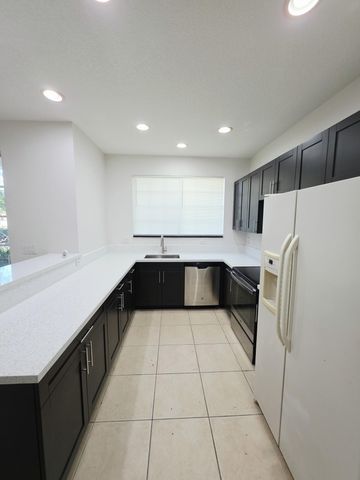 6282 S Military Trail 701, Lake Worth, FL 33463