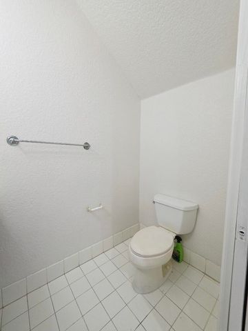6282 S Military Trail 701, Lake Worth, FL 33463