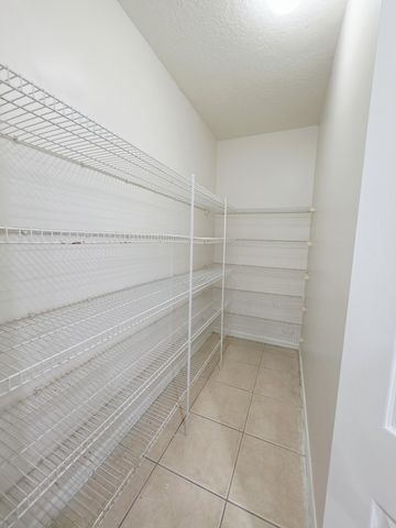 6282 S Military Trail 701, Lake Worth, FL 33463