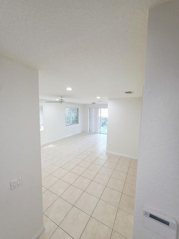 6282 S Military Trail 701, Lake Worth, FL 33463