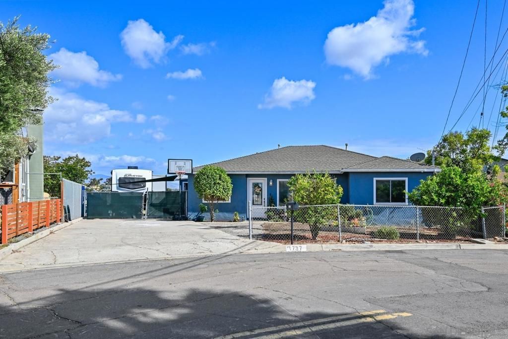 Image 29 of property listing at 1737 Republic, San Diego, CA 92114