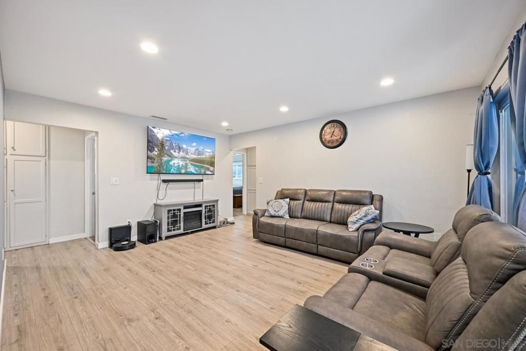 Image 3 of property listing at 1737 Republic, San Diego, CA 92114