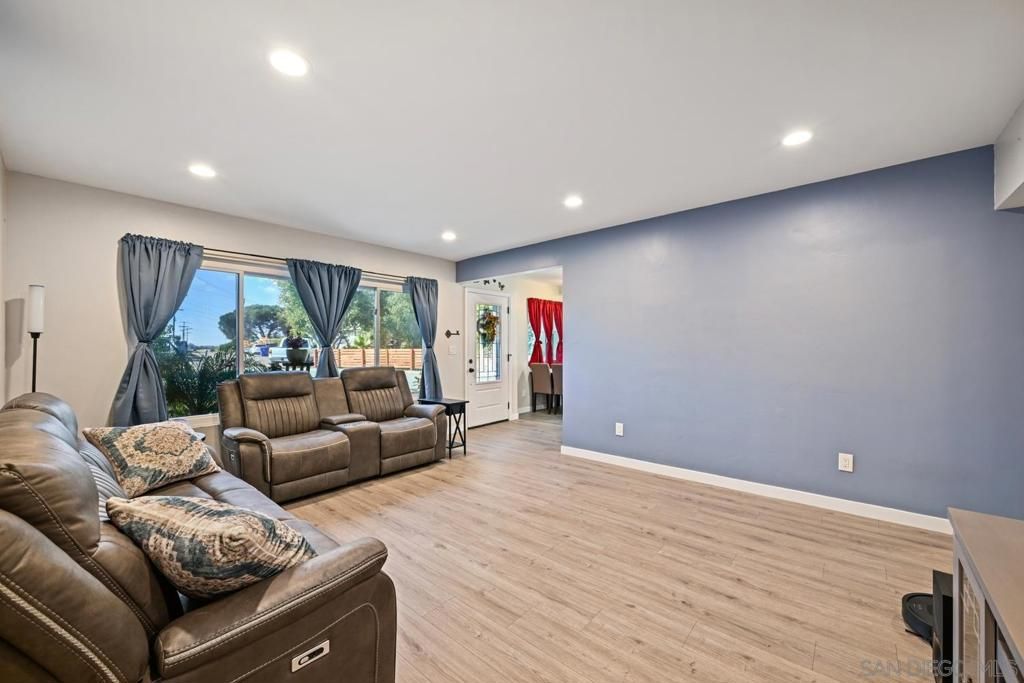 Image 4 of property listing at 1737 Republic, San Diego, CA 92114