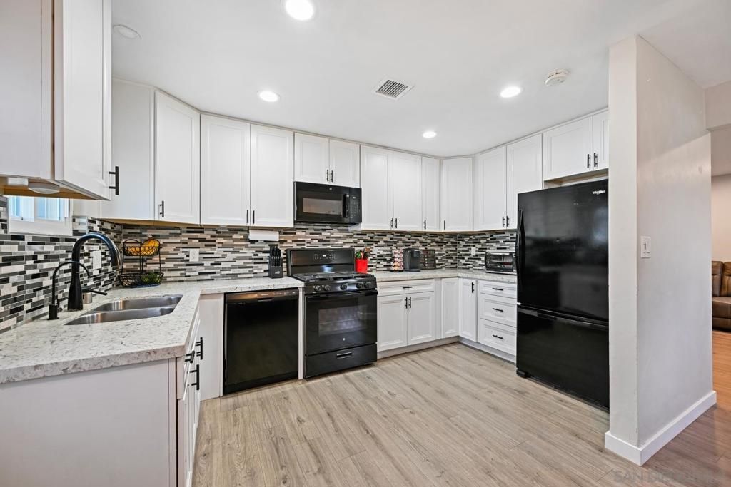 Image 6 of property listing at 1737 Republic, San Diego, CA 92114