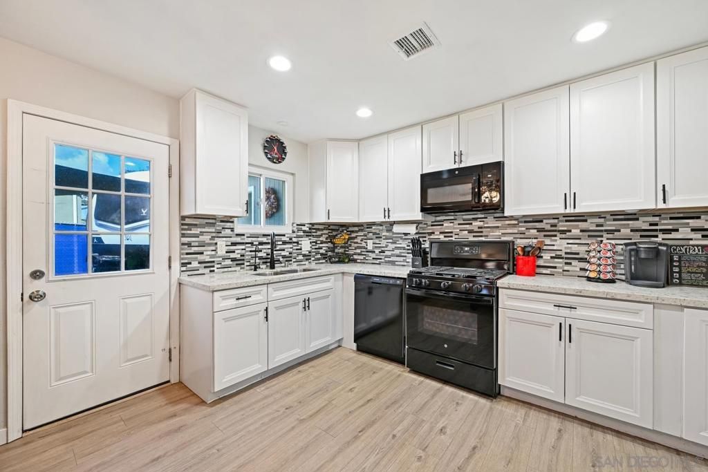 Image 7 of property listing at 1737 Republic, San Diego, CA 92114